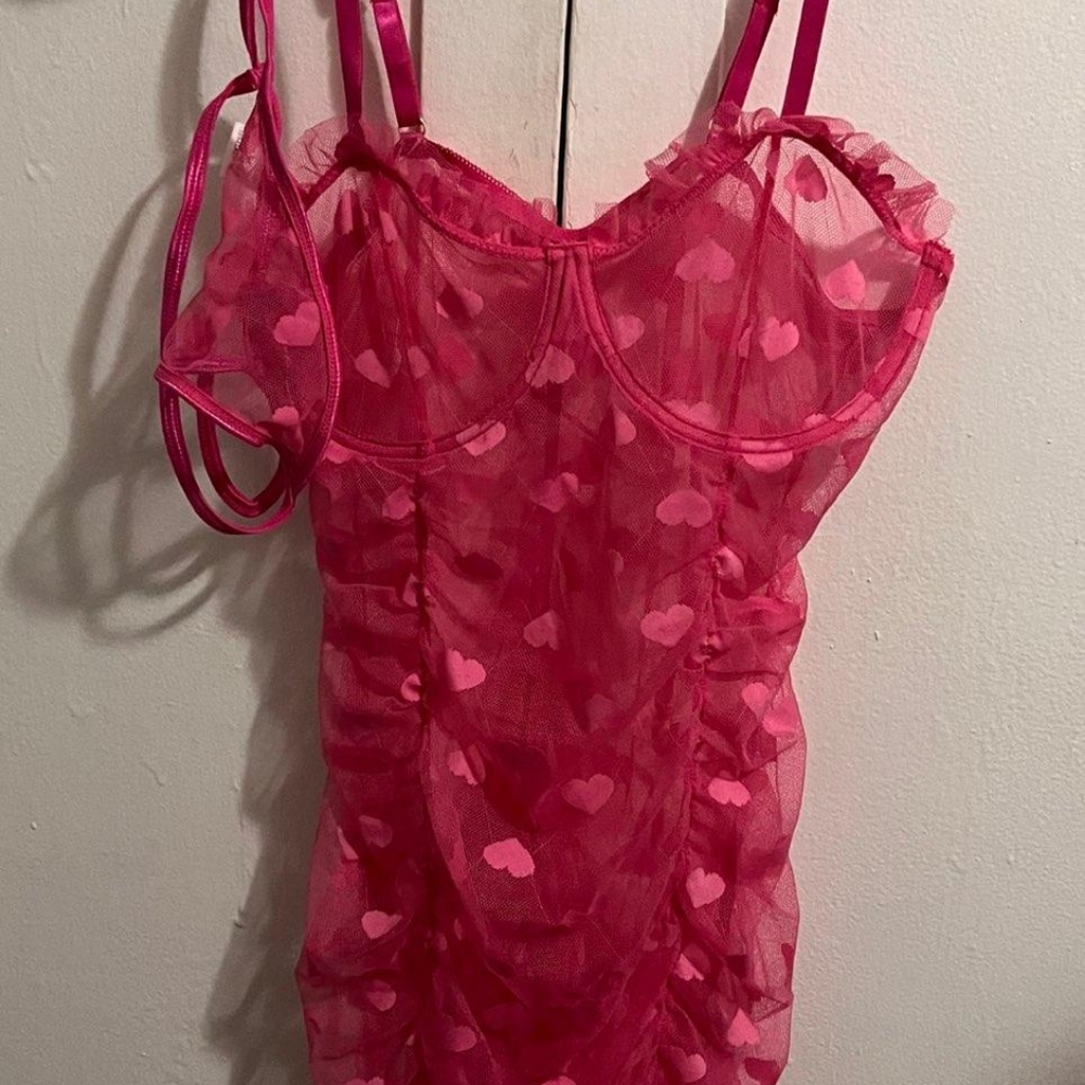 Sexy underwire slip and thong with heart patterns